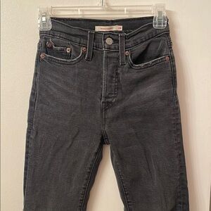 🟨 Levi Strauss & Co Women's Distressed Black Jeans (size 24)